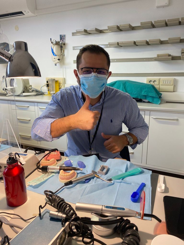 Minimally Invasive Prosthetic Procedures (MIPP): Veneers, Crowns, Overlays. Seminar by Mauro Fradeani. "VIP" option