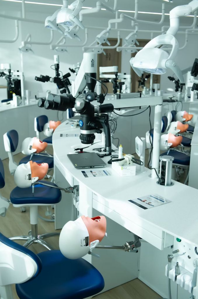 Mastering contemporary implant: from single to full mouth rehabilitation. Theory and Hands-on by Dr. Stavros Pelekanos