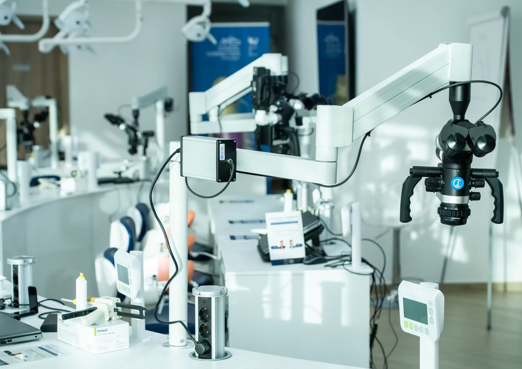 Mastering contemporary implant: from single to full mouth rehabilitation. Theory and Hands-on by Dr. Stavros Pelekanos