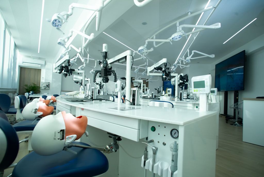 Mastering contemporary implant: from single to full mouth rehabilitation. Theory and Hands-on by Dr. Stavros Pelekanos