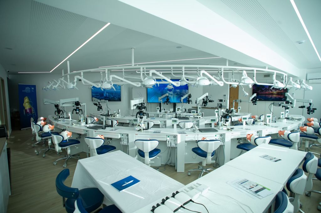 Mastering contemporary implant: from single to full mouth rehabilitation. Theory and Hands-on by Dr. Stavros Pelekanos