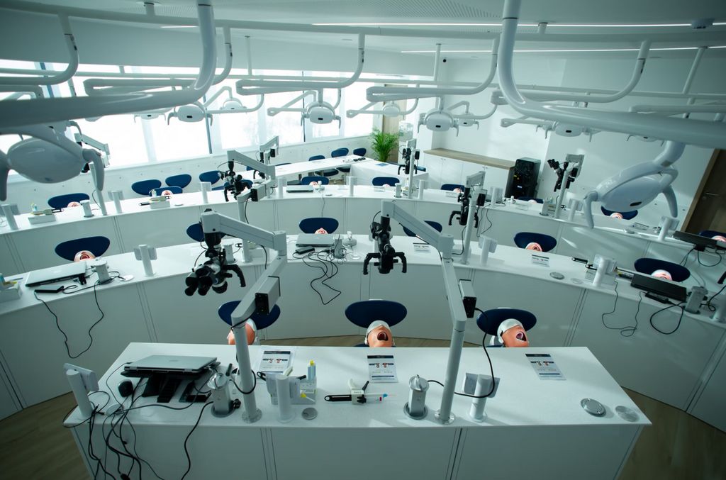 Mastering contemporary implant: from single to full mouth rehabilitation. Theory and Hands-on by Dr. Stavros Pelekanos