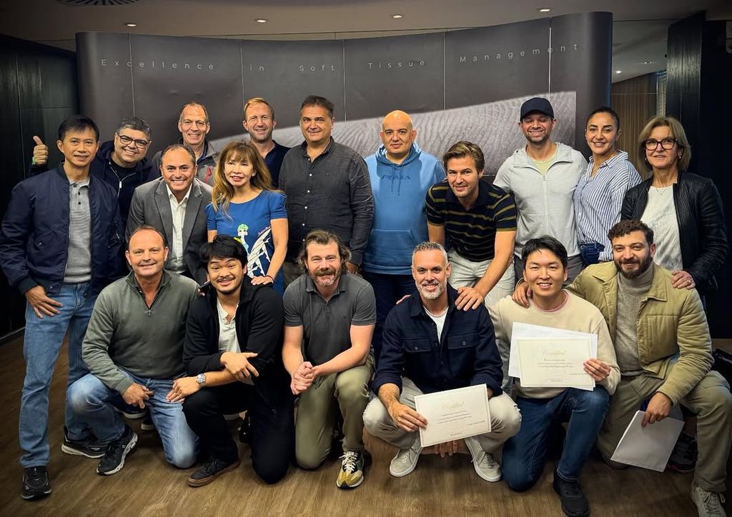 Пластика мягких тканей вокруг имплантов. Практический курс Ricardo Kern