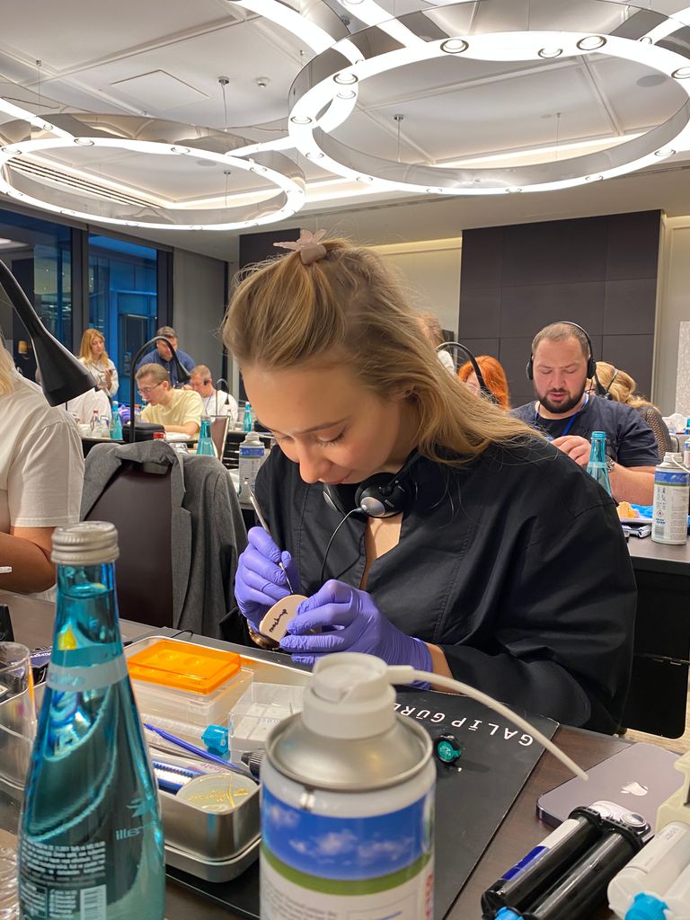 Стираемость зубов: гибридный подход лечения с применением Index техники. Практический курс Riccardo Ammannato