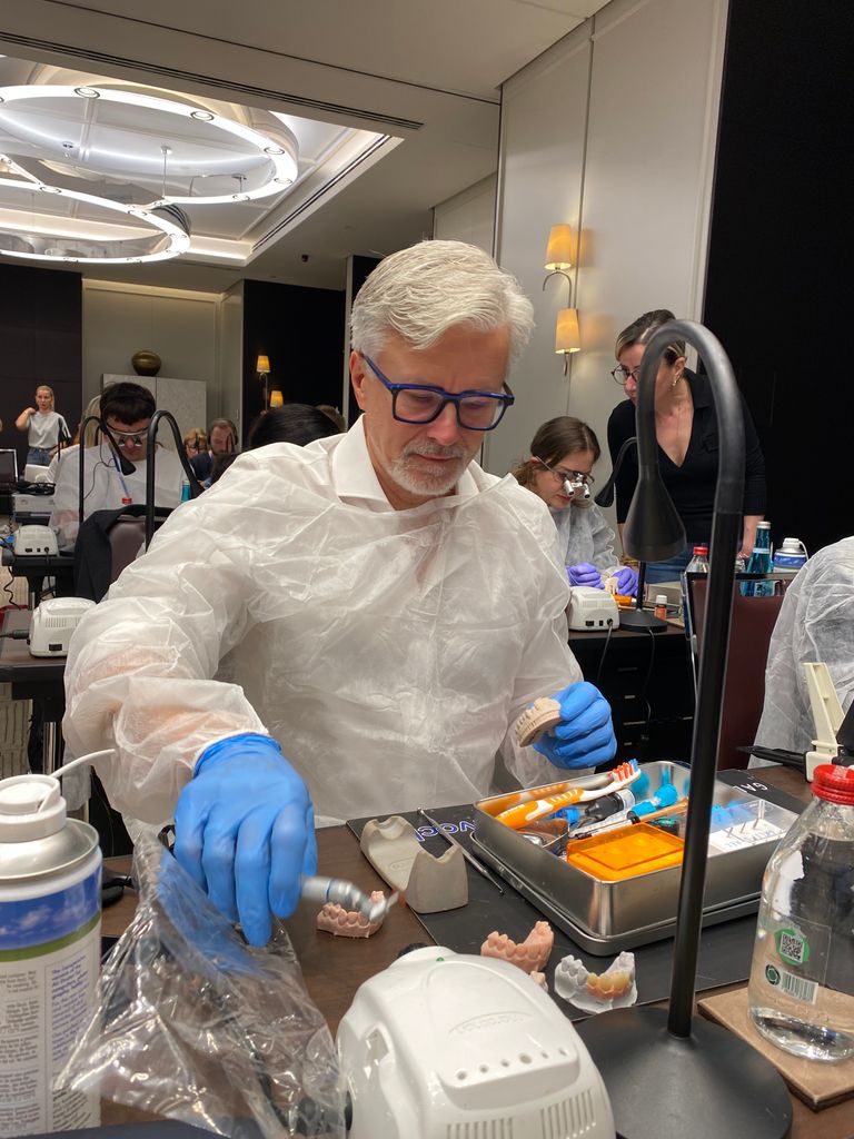 Стираемость зубов: гибридный подход лечения с применением Index техники. Практический курс Riccardo Ammannato