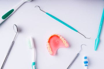 Uma avaliação histológica comparativa da biocompatibilidade de materiais utilizados na cirurgia apical