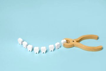 The Influence of Terms of Pulp Extirpation during Tooth Auto Transplantation on Resorption and Ankylosis in Adults