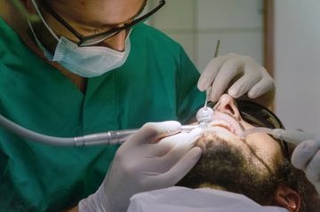 Surgical complications related to temporomandibular joint arthroscopy: a prospective analysis of 39 single-portal versus 43 double-portal procedures