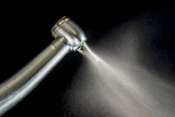 Einfluss rotierender Instrumente in Verbindung mit verschiedenen Spültechniken auf die Entfernung von Calciumhydroxid-Verbänden