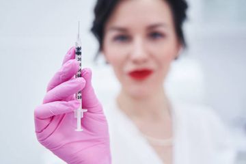 Sindrome compressivo-ischemico nell’area dell’arteria facciale dopo il trattamento delle rughe nasolabiali con filler: caso clinico