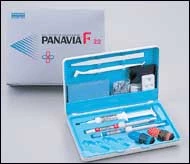 Kit estándar Panavia F 2.0 - Blanco. Cemento de resina de doble curado - Auto-adhesivo.