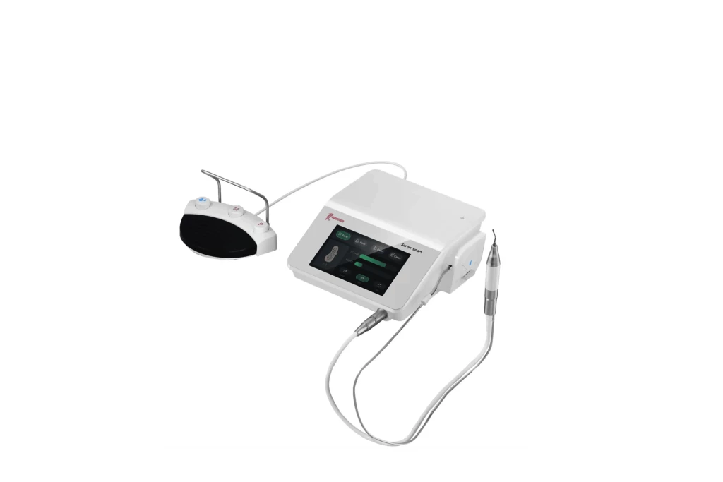 Surgic SMART, ultrasonido para periodoncia, con soporte de agua estéril.