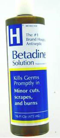 Solución Antiséptica Betadine, contiene 10% de povidona yodada, glicerina, disódico.