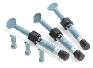 Jeringa Incisal de Hielo - Compuesto Híbrido Microrelleno, Curado con Luz: 1 - 4 Gramos