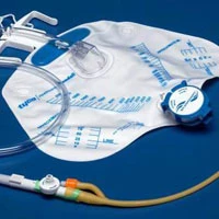 Kendall Curity bandejas de catéter Foley, sistema cerrado incluye un recubrimiento de látex.