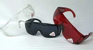 Gafas de seguridad Medco con lentes negros. Gafas resistentes a impactos, protección UV.