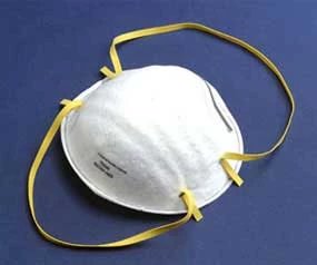 Mascarilla respiratoria N95 de partículas aprobada por NIOSH Secure-Gard - Blanca, con banda para la cabeza.