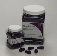 Megalloy EZ de fraguado rápido doble derrame (600 mg) aleación esférica en una cápsula morada.