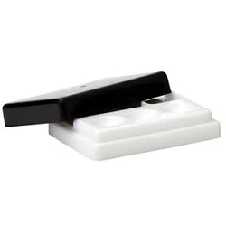 Plato de dispensación Clearfil S3 Bond Plus y placa bloqueadora de luz.