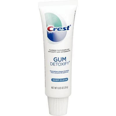 Dentifricio Crest Gum Detoxify. Confezione da 36 tubetti da 24 grammi. È un